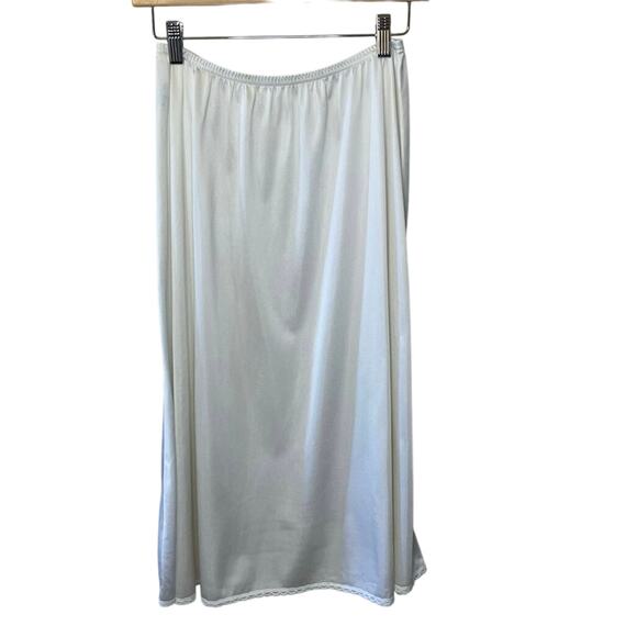 VTG Vanity Fair Silkey Off White Midi Classic Slip Skirt Medium - Picture 1 of 10
